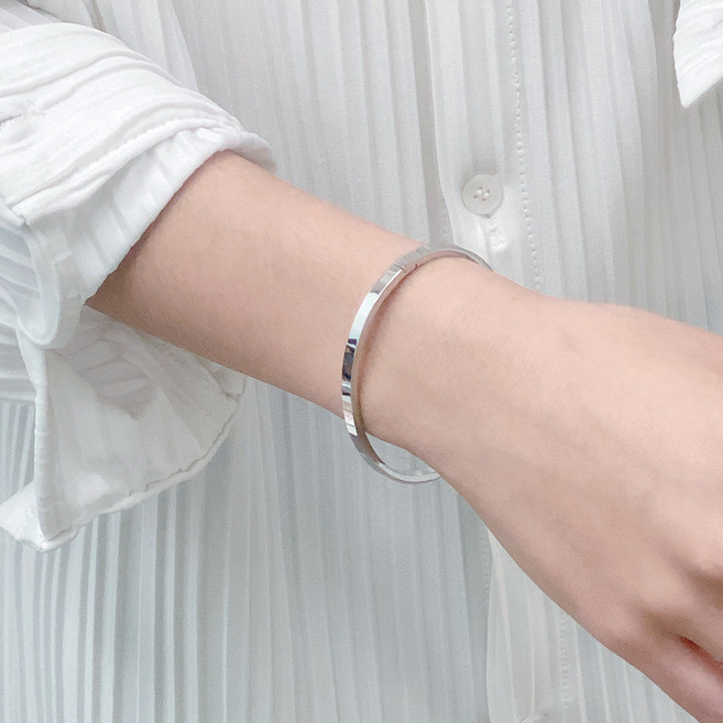 젤루나 여성용 전체 써지컬 유광 플랫 일자 기본 베이직 심플 뱅글 팔찌 4mm D-42