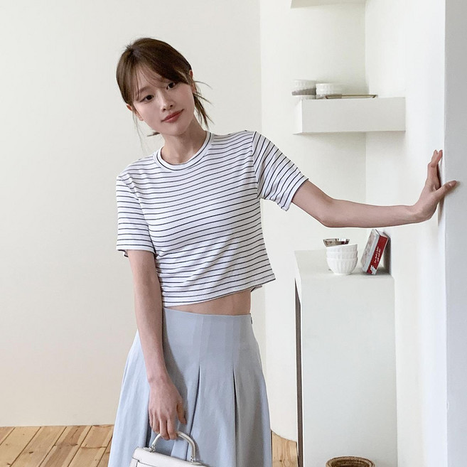 시크블랙 여성용 쏘이무 스트라이프 뒷트임 슬림 반팔 티셔츠 cpt17660k63