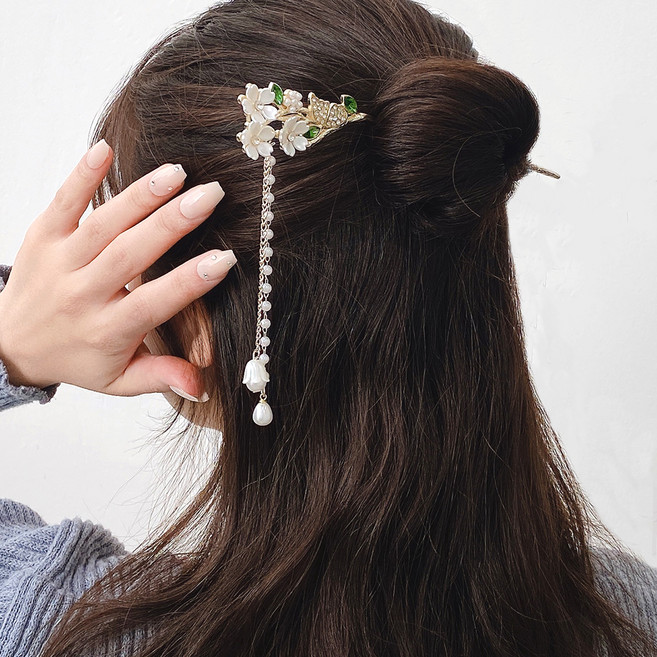 gelluna 金屬花朵蝴蝶花朵串珠水鑽方晶鋯石鏈條長墜盤髮傳統髮簪 H-229