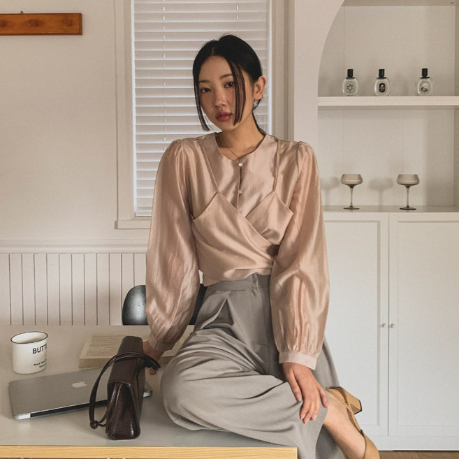 시크블랙 레이츠 페미닌 크로스 스트랩 퍼프 시스루 블라우스 cpbl5722c51