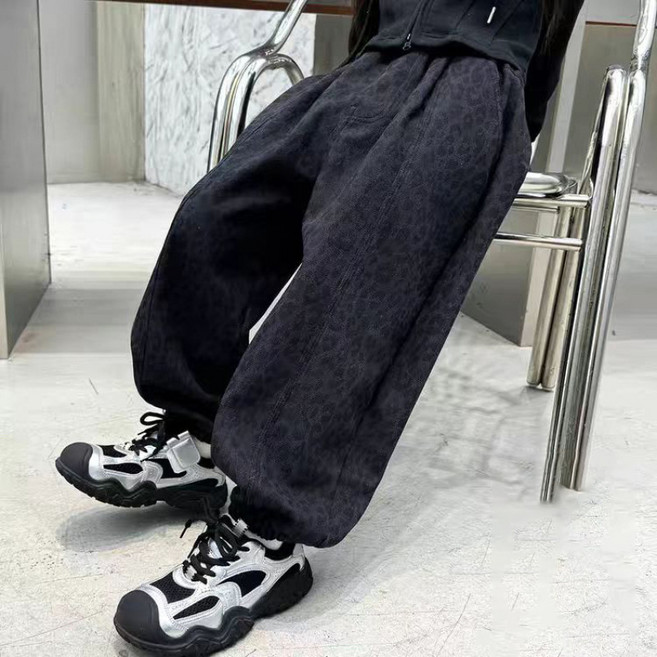 Uvely 兒童款 Hot Leo 寬鬆版刷毛鬆緊帶長褲