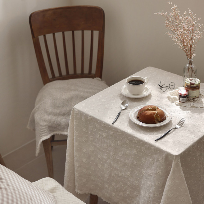 벨라이프 블라썸 자수 식탁보, 내츄럴, 2인(140 x 140 cm), 1개