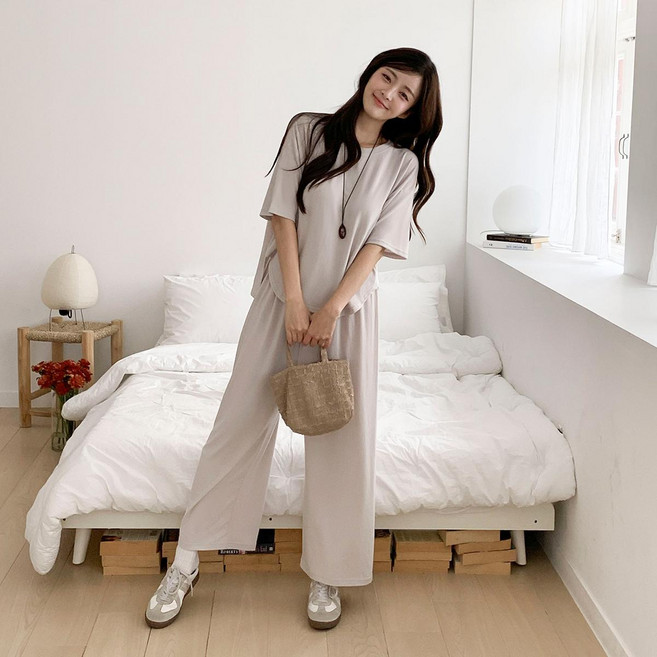 시크블랙 구필아 루즈핏 반팔 + 밴딩 팬츠 세트 cpset3923k63