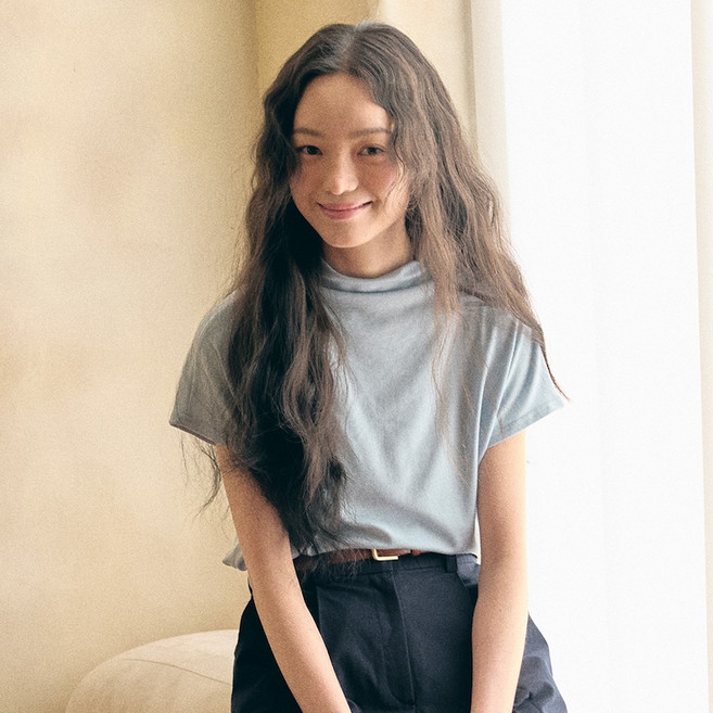 유어네임히얼 가뿐이 모크넥 티셔츠