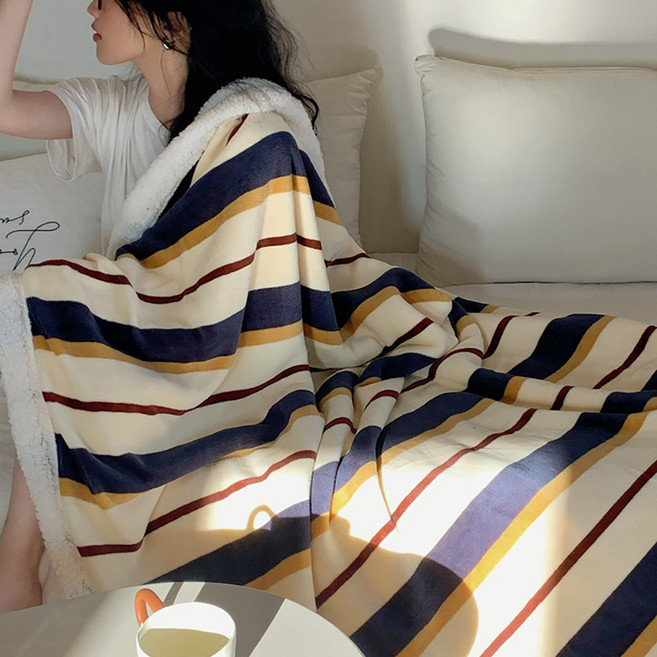 알럽홈 레트로 스트라이프 벨벳 블랭킷