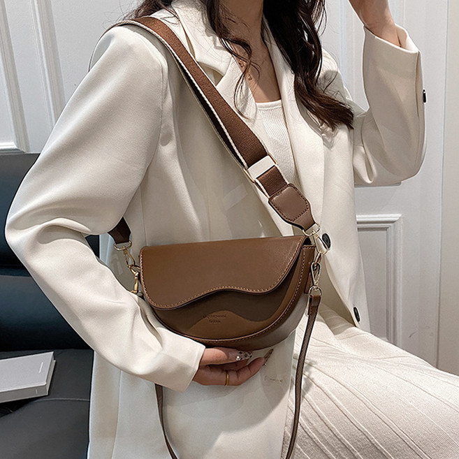 Elsso 波浪半月皮革Hobo斜揹包, 棕色