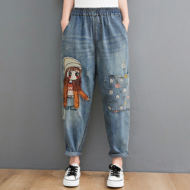 Queenis 女款少女刺繡寬鬆版型鬆緊刺繡牛仔褲