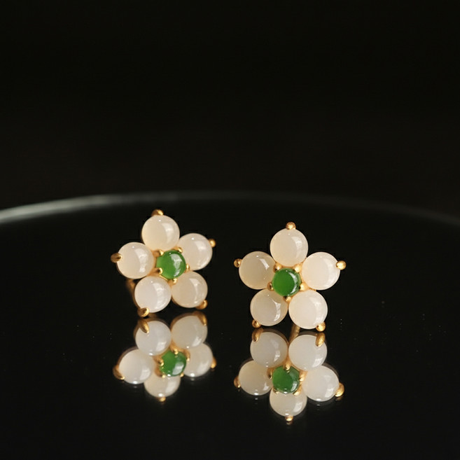 붓다베스트 여성용 행운 옥 꽃 귀걸이 1.1 x 1.1 cm