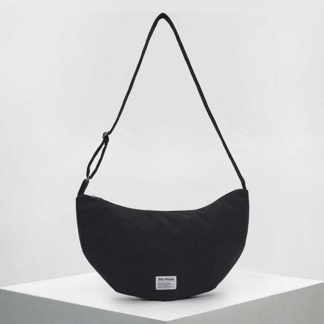 3reminds 再生尼龍半月形斜揹包 T62G, 黑色