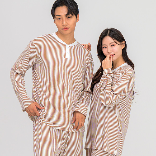 에이원패션 커플용 피치기모 클래식 라인 라운드 잠옷 세트