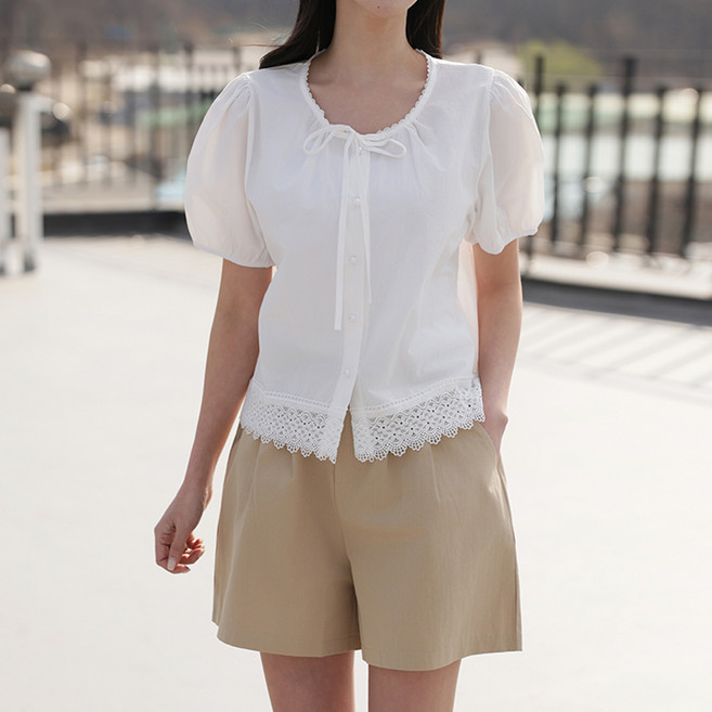 빼빼 여성용 리본 라운드넥 콩단추 레이스 퍼프반팔 블라우스