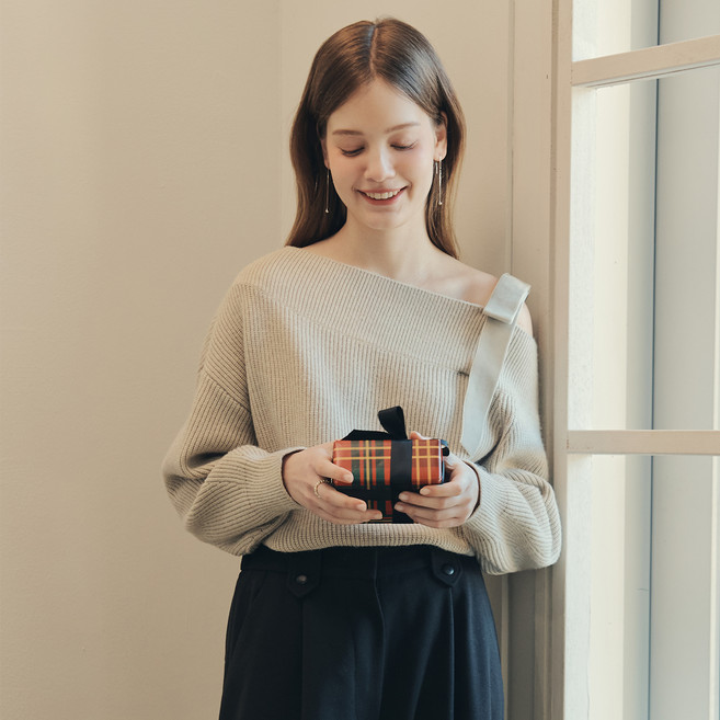 ZERO STREET 女款蝴蝶結不對稱露肩毛衣