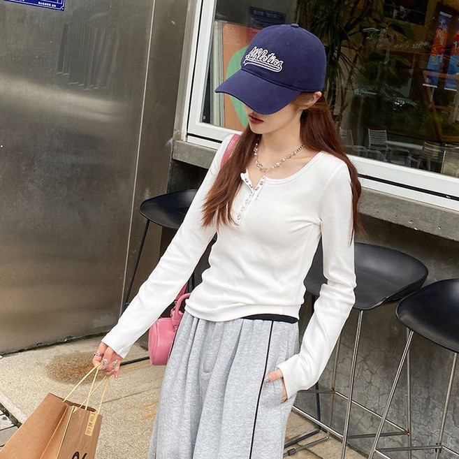 디멜디 여성용 단추디테일 슬림라인 데일리코디 긴팔 티셔츠