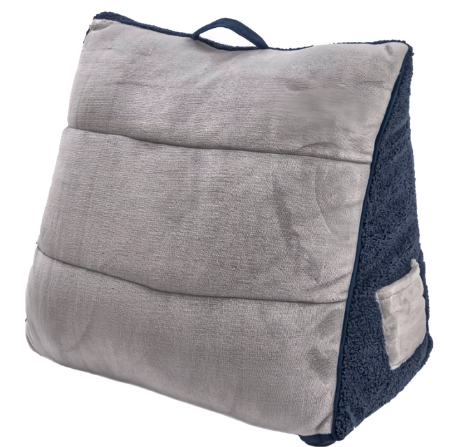 HOLA 和樂家居 WARM TOUCH石墨烯法蘭絨絎縫三角靠墊 1.79kg, 灰藍