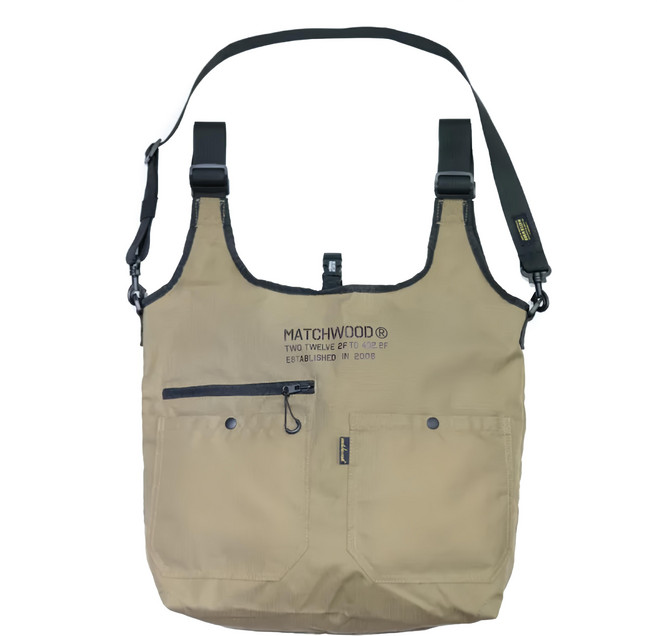 Matchwood Tank 斜背購物袋 卡其色 容量約23.7L 防水面料