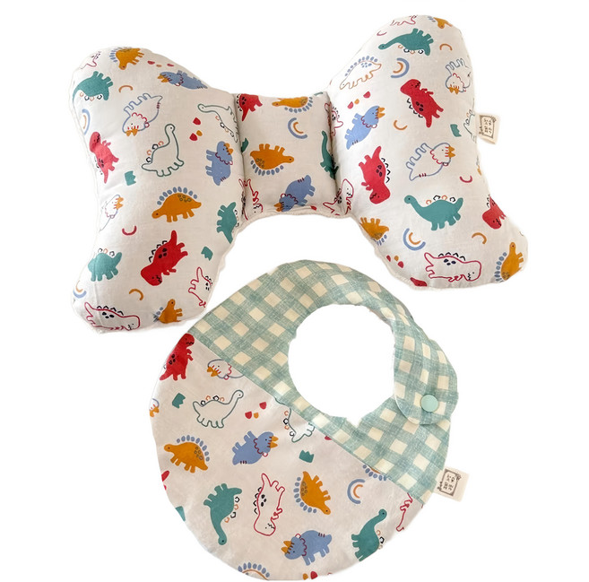 Lianne Baby 梨安舞兜小裁縫 白萌恐龍侏儸紀 彌月禮盒兩件組 含手工蝴蝶枕 + 六層紗圍兜 + 包裝紙盒 + 緞帶 + 祝賀小卡 + 運送保護外盒 200g