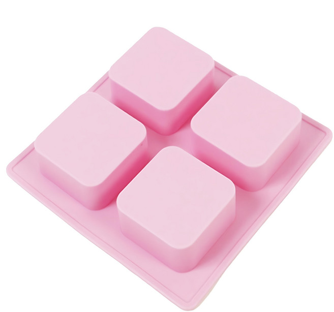 Bestom 4格正方形烘焙矽膠模具 顏色隨機, 1個