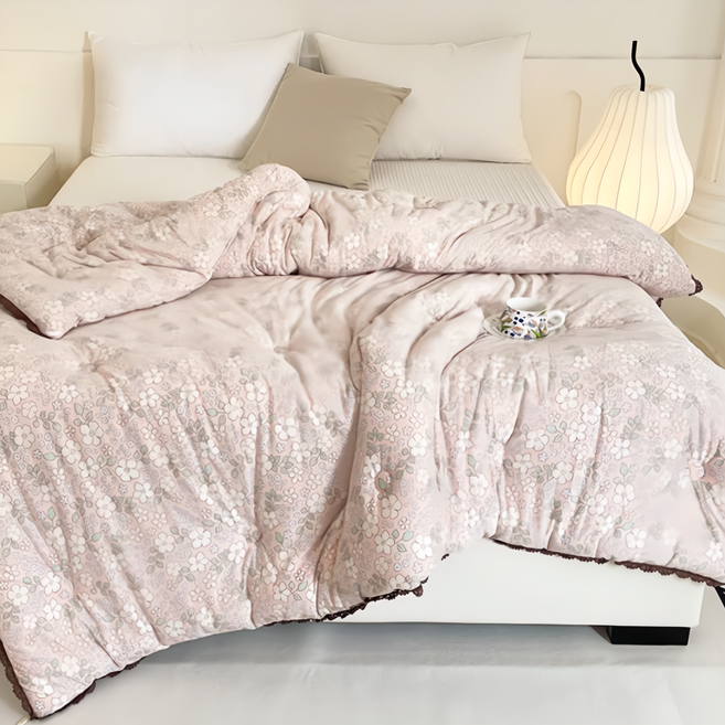 LoveCity 寢城之戀 氣質蕾絲水洗冬被 超保暖針織親膚透氣, 春意滿園