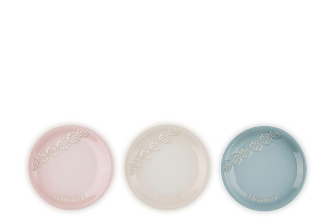 LE CREUSET 蕾絲花恬系列圓盤, 蛋白霜 + 海洋之花 藍色 + 貝殼粉, 3個