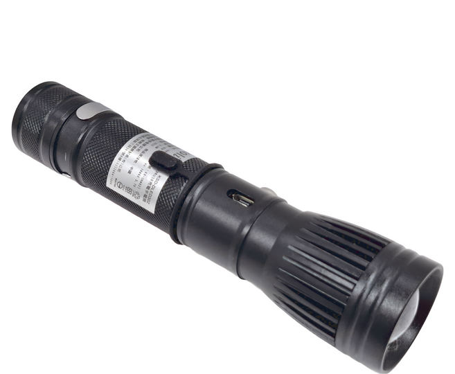 Kolin 歌林 USB充電手電筒 KSD-DLED302 135 x 35 x 35mm 90g, 1支