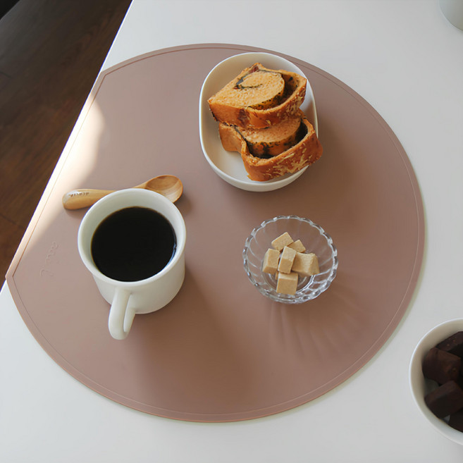 ade.l Half Moon系列 半月型矽膠餐墊 磚紅色, 388 x 346mm, 1個