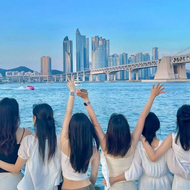 [부산] 13억 요트로 즐기는 [요트홀릭] 프리미엄 부산 요트투어 (해운대/26인이하/50분)