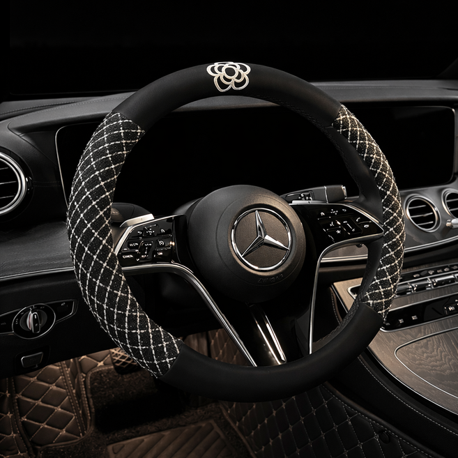 [MAA] 동백꽃 가죽 자동차 핸들커버 꽃자수 디자인 까멜리아 스티어링휠 커버 전차종 공용 논슬립 차량용 운전대커버 여성 감성 인테리어 드레스업 악세사리 사계절 사용 승용차 SUV, 동백꽃_블랙