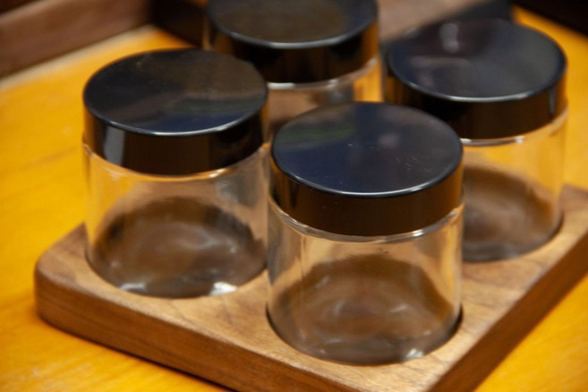 코만단테 C40 MK4 니트로 블레이드 블랙 / 원두커피 그라인더, 1개, 4단 호두나무 받침대 4개 포함