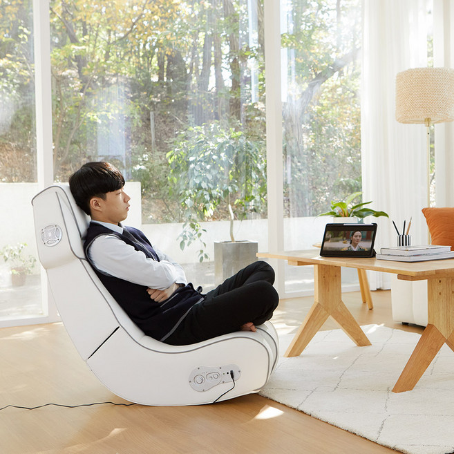 리비니아 리클라이너 블루투스 기능 좌식 게이밍 의자 무선 스피커 내장 /독서용 수유등 멀티체어, 화이트