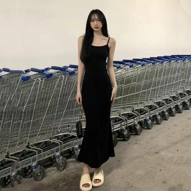黑色吊帶緊身魚尾連衣裙 中長款包臀裙