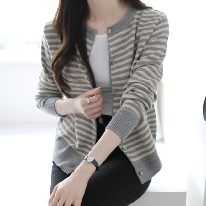제니트 여성 스탠다드핏 라운드넥 캐주얼룩 스트라이프 패턴 배색 긴팔 니트 가디건 쿨리단가라