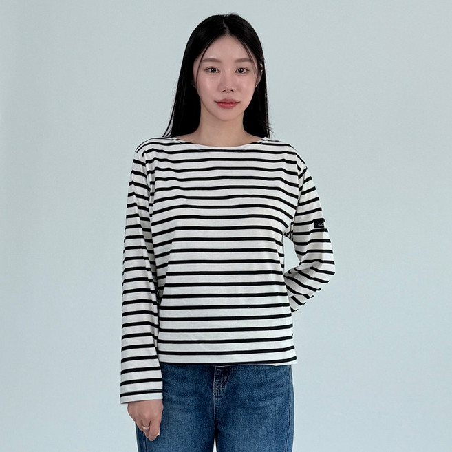 라벨 패치 스트라이프 루즈핏 긴팔 티셔츠