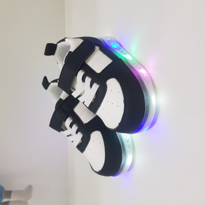 아가방 베이비페어 / 번쩍번쩍 슈퍼히어로 유아 LED 운동화 / 칙칙 벨크로 신고 벗기기도 편해요 유아 발광 운동화 / 걷는 재미가 살아나는 불빛 유아 아동 신발