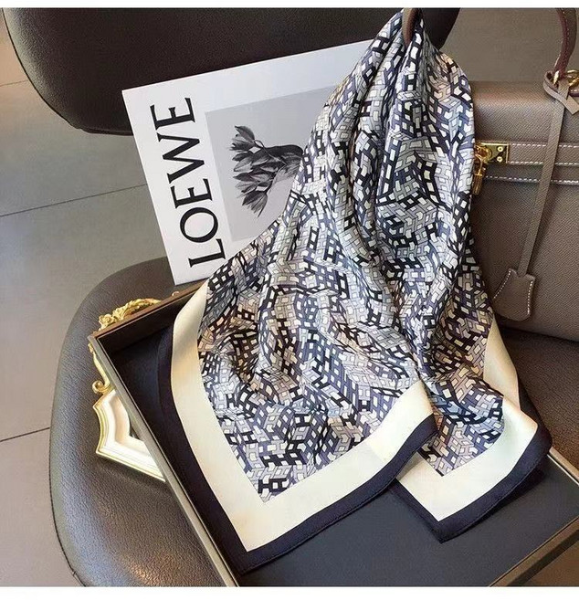 珠光感牛奶絲滑條紋簡約氣質小絲巾方巾披肩薄辦公室百搭韓版圍巾