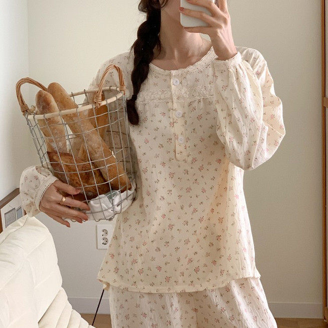 어나더뷰 2816 바디 플라워 파자마 상하세트 레이스 잔꽃 패턴 라운드 긴팔 긴바지 밴딩 셔링 사계절 홈웨어 잠옷