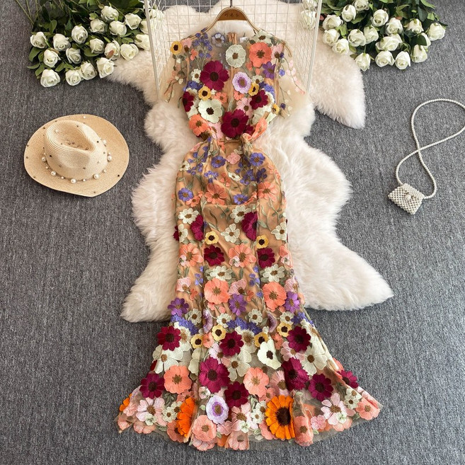 휴양지 원피스 특이한 화려한 무대 의상 꽃무늬 바캉스룩