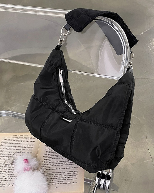 초빈 네모 퀼팅 나일론 크로스 숄더 호보백