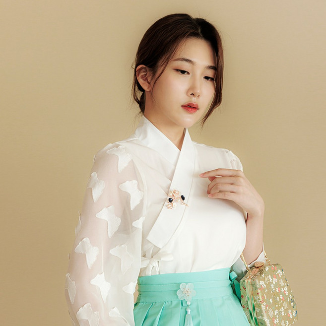 특별함을 갖춘 생활한복을 더한 퓨전 의상 상의 나비 저고리