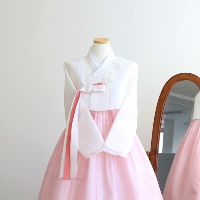 [화양연화] 연분홍색치마(딸기우유) - 웨딩한복 신부한복 고급한복 맞춤 셀프스냅 한복 상하 세트(한벌)