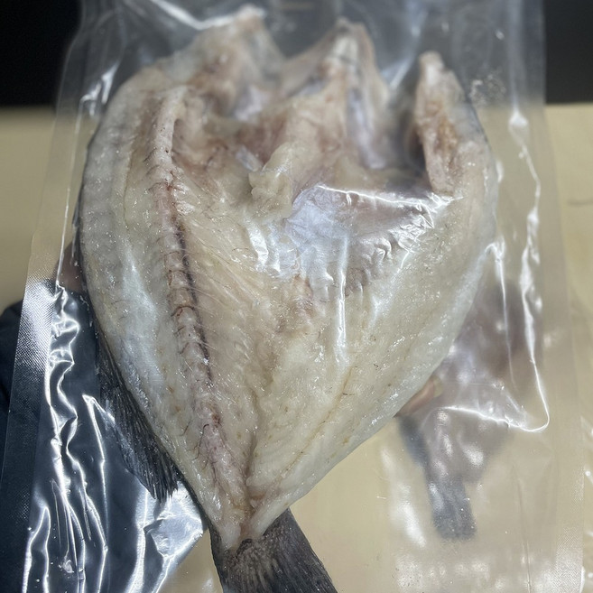 반건조생선우럭 국내산 자연산 우럭 매운탕재료 건조우럭 제수용 볼락 생선조림 구이 찜, 10개, (소)160~200g