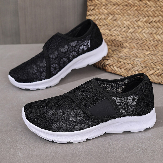 BLTER 여성 여름 레이스 펀칭 슬립온 발편한 통기성 메쉬 스니커즈 키높이 망사 샌들 미끄럼방지 엄마 신발 컴포트 푹신푹신 가볍고 편한 신발 여성 단화 워킹화BL116