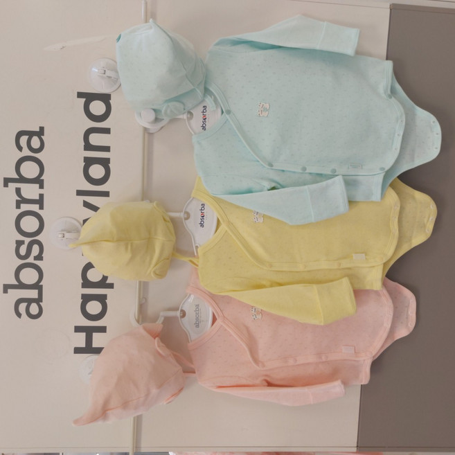 압소바 모자가 포함되어 있어 가성비가 좋은 봄 가을 슬림 배냇슈트