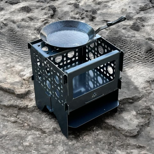 Wewell 藤格焚火台 烤爐 柴爐 (可烤披薩設計) 露營烤肉必備，輕巧便攜，組裝快速, 1個