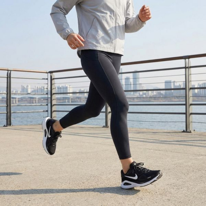 나이키 경량 가벼운 운동화 런닝화 스트럭처 발아치 발목 안정화 26 여성 쿠션 안정감 러닝화 조깅 17826