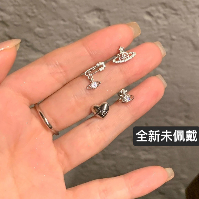 全新未佩戴耳骨釘 銀色