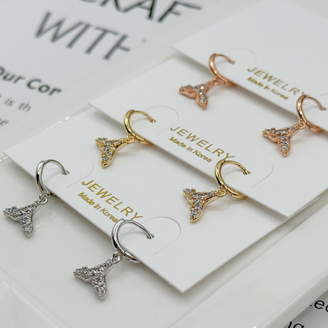 바다의 행운을 담은 고래 꼬리 큐빅 원터치 링귀걸이 돌고래