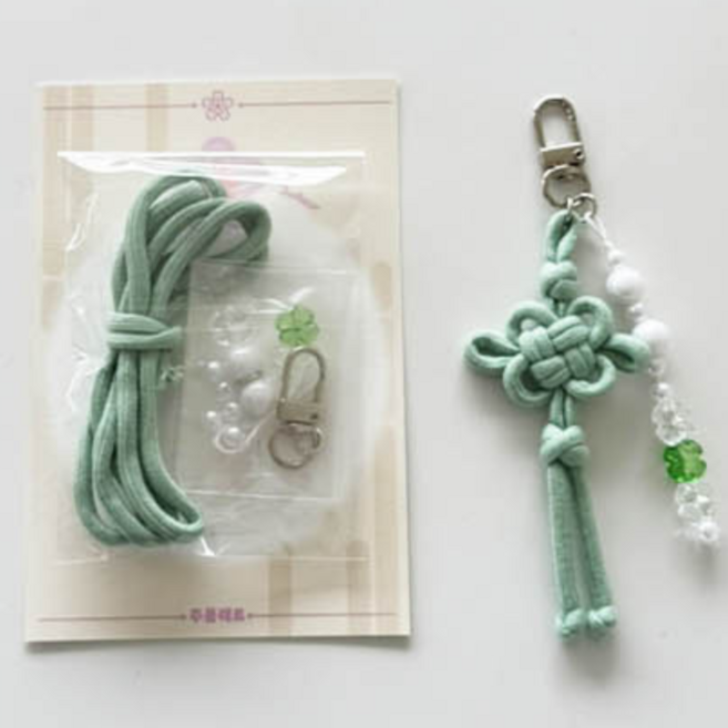 전통 동심결 매듭 비즈 키링 만들기 키트 DIY 공예 실 끈 세트 12종 [재료 가방 장식 백 참 한국적인 외국인 친구 선물 노리개 한국 기념품 체험 마크라메 템], 4. 네잎클로버 연두색, 1개