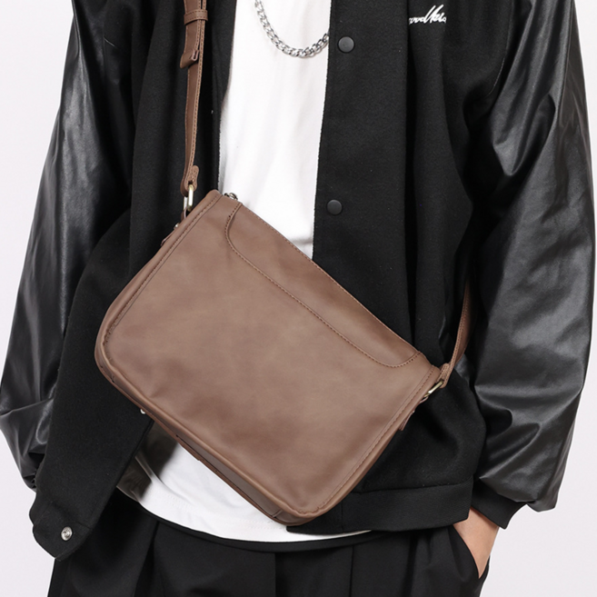 MC 고급 공예 기술로 제작된 남녀공용 복고 스타일 PU 가죽 메신저백