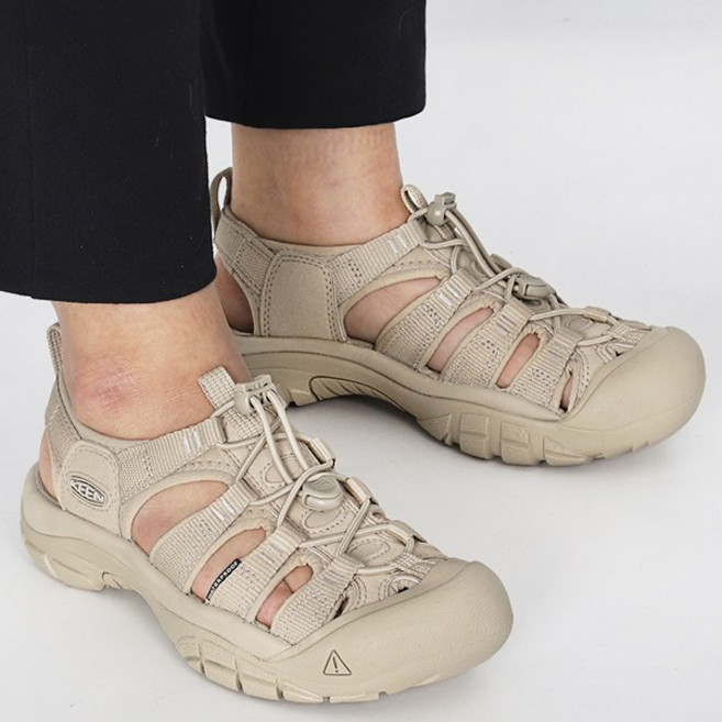 킨 KEEN 우먼스 힐 스트랩 여성 샌들 NewPort H2 모노크롬 사파리 베이지