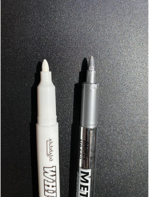 신나서 화이트 마카펜, 화이트실버